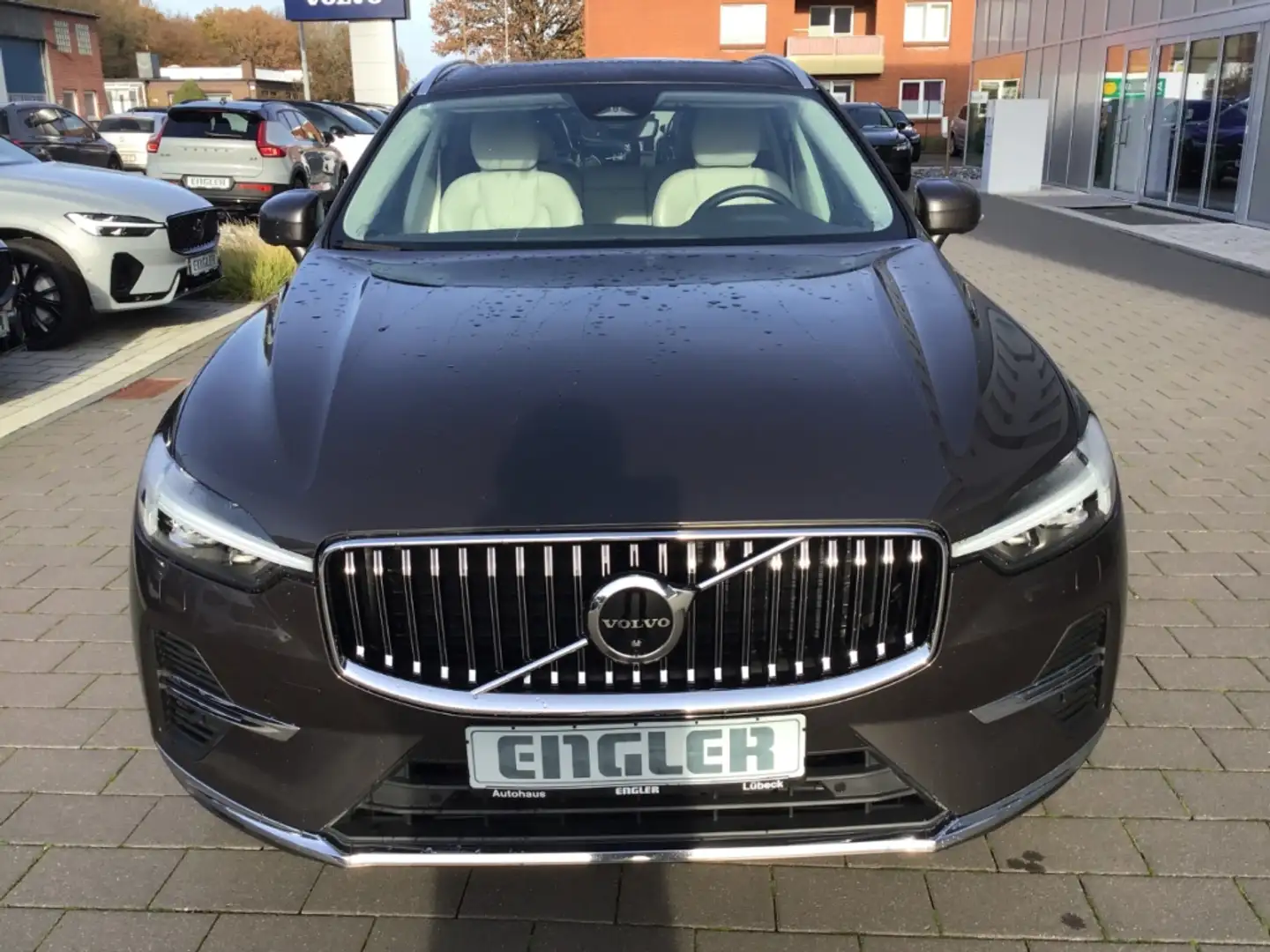 Volvo XC60 T6 Inscription Plus Bright AWD Stdhzg. Cam Grau - 2