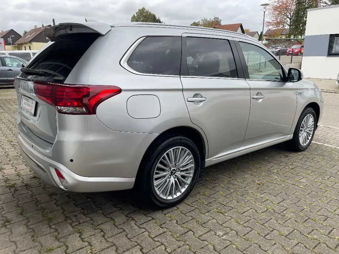 Mitsubishi Outlander PHEV BASIS Spirit-Paket 4WD Silber - 1