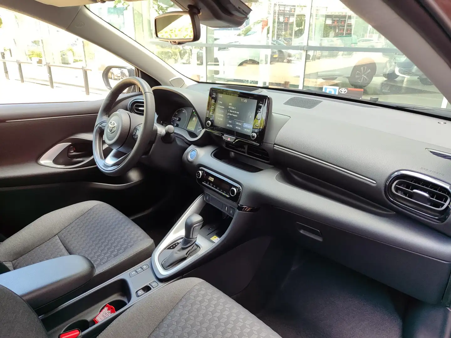 Toyota Yaris 1.5 Hybrid DYNAMIC STOEL/STUURVERW HEAD-UP 16'' LM Zwart - 2