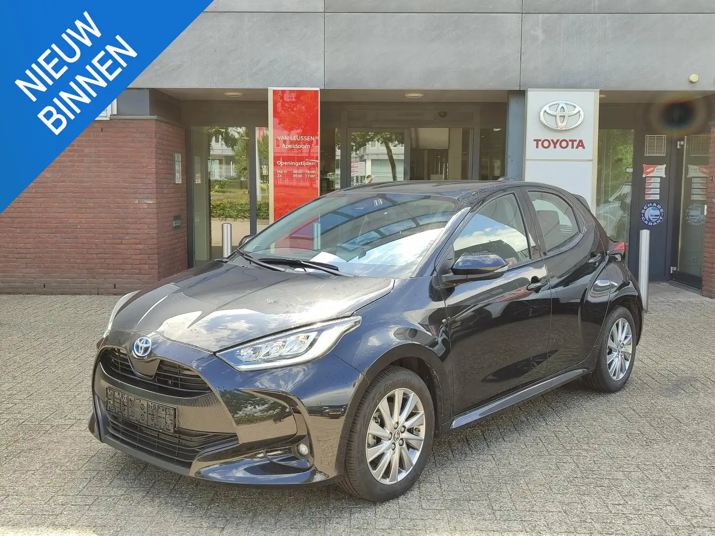 Toyota Yaris 1.5 Hybrid DYNAMIC STOEL/STUURVERW HEAD-UP 16'' LM Zwart - 1