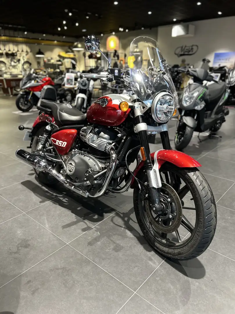 Royal Enfield Super Meteor 650 - 1