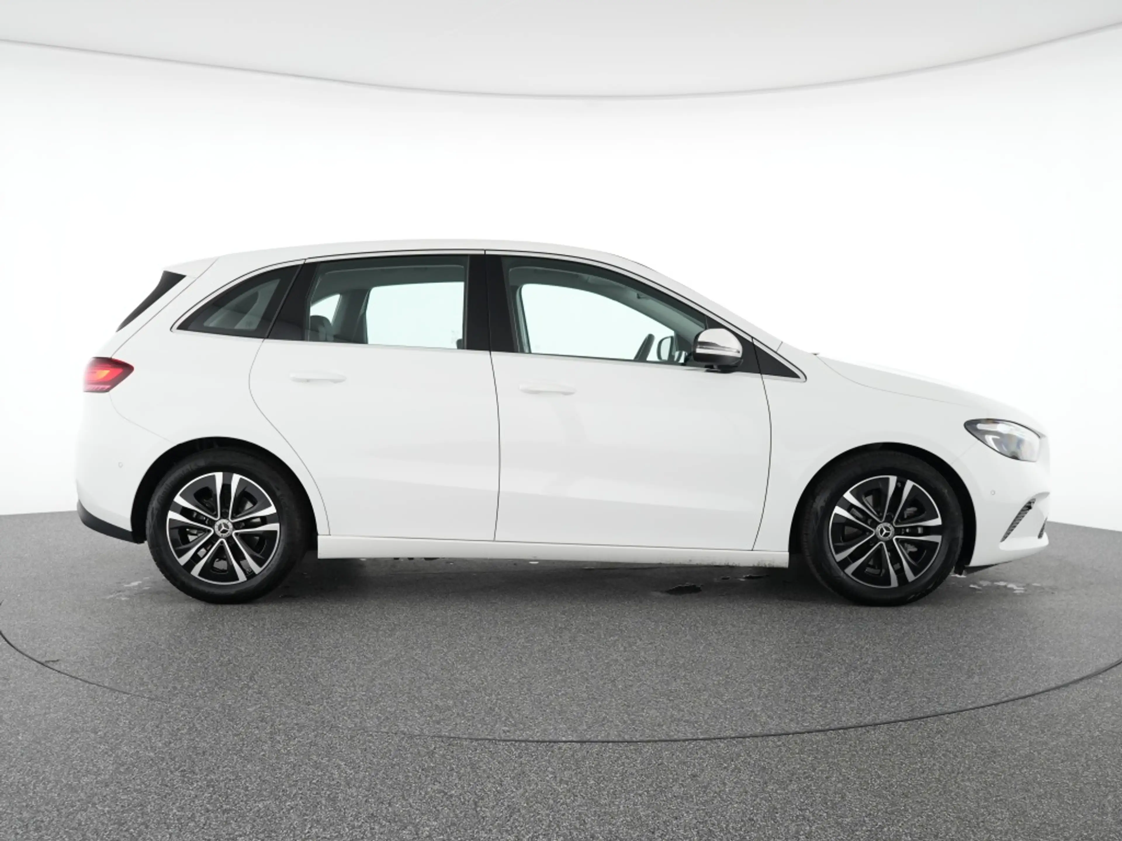 Mercedes-Benz B 180 d Progressive Advanced Kamera Winter Navi — photo 5