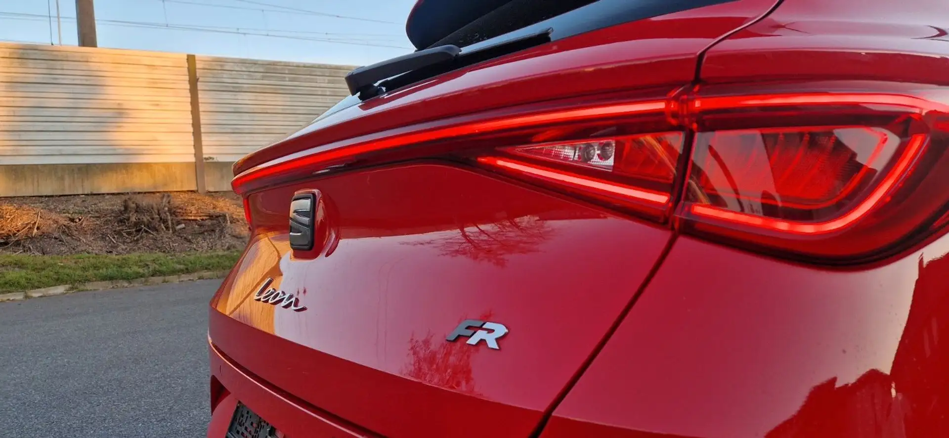 SEAT Leon Sportstourer FR-Line 1 Hand DSG Garantie Rot - 1