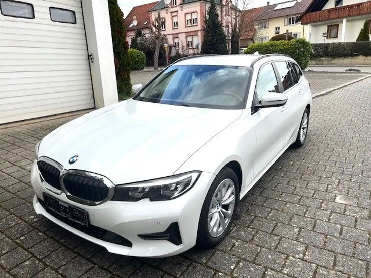 BMW 320 3 Touring 320 d Aut. Avantgarde/NAVI/LED/PDC/SH Weiß - 1