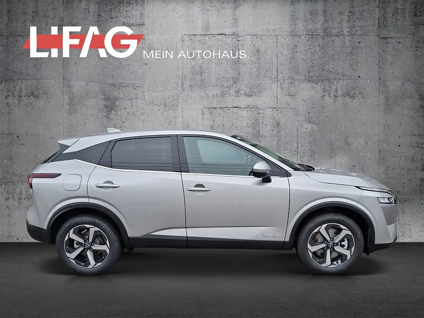 Nissan Qashqai 1,5 VC-T e-Power N-Connecta *ab € 33.990,-* Stříbrná - 2