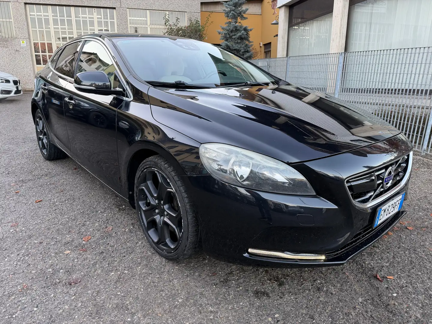 Volvo V40 V40 II 2.0 d3 Summum geartronic Negru - 1