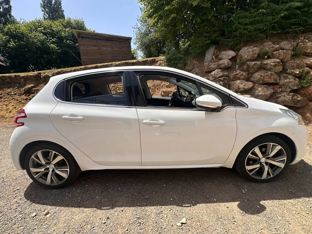 Peugeot 208 208 — photo 3
