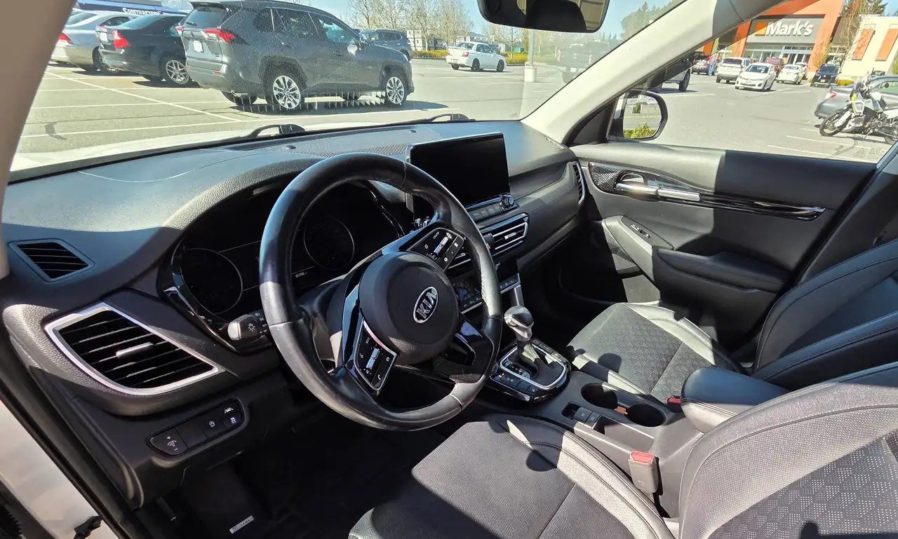 Kia Seltos снимка Kia Seltos