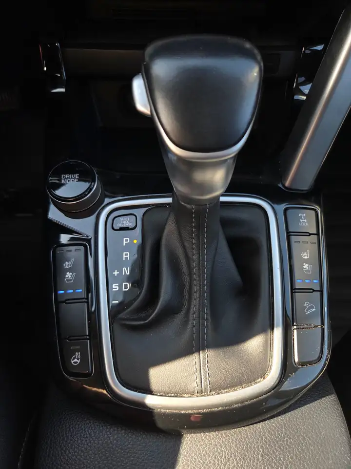 Kia Seltos снимка Kia Seltos