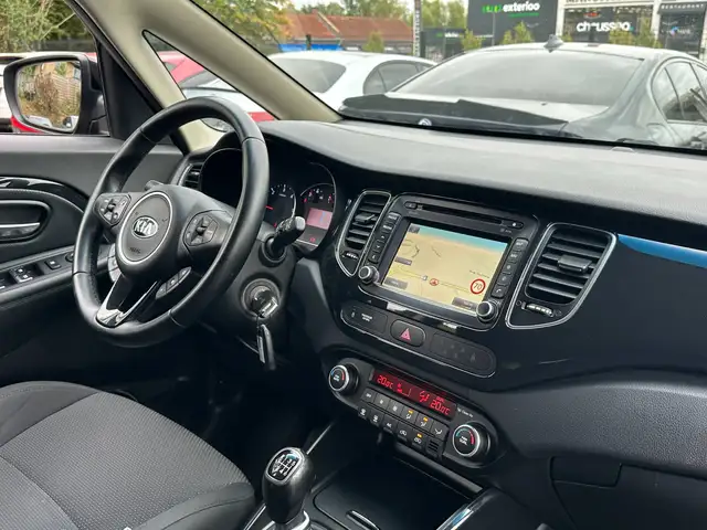 Kia Carens view 12