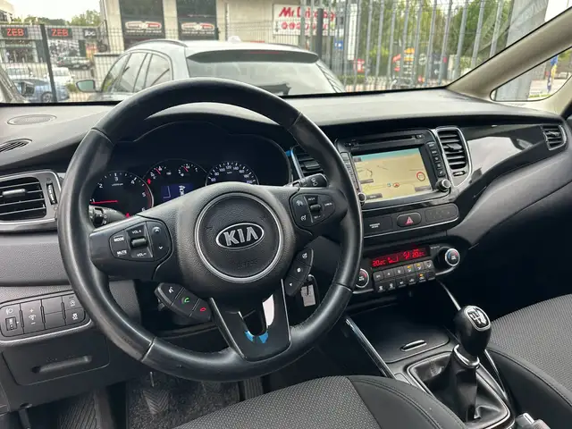 Kia Carens view 5