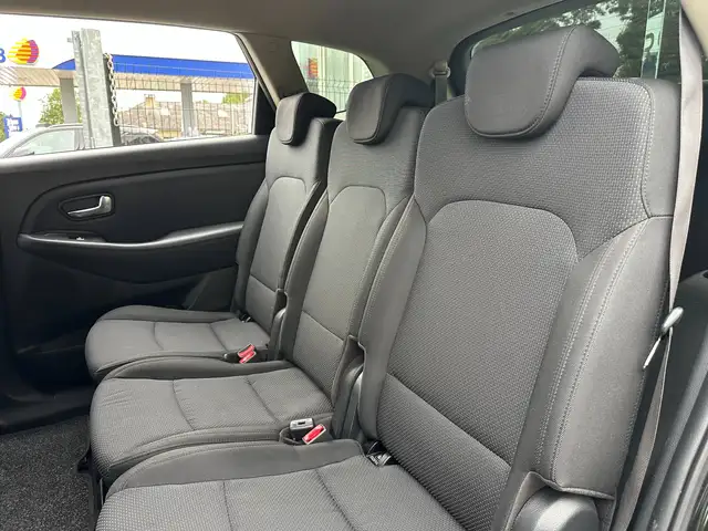 Kia Carens view 16