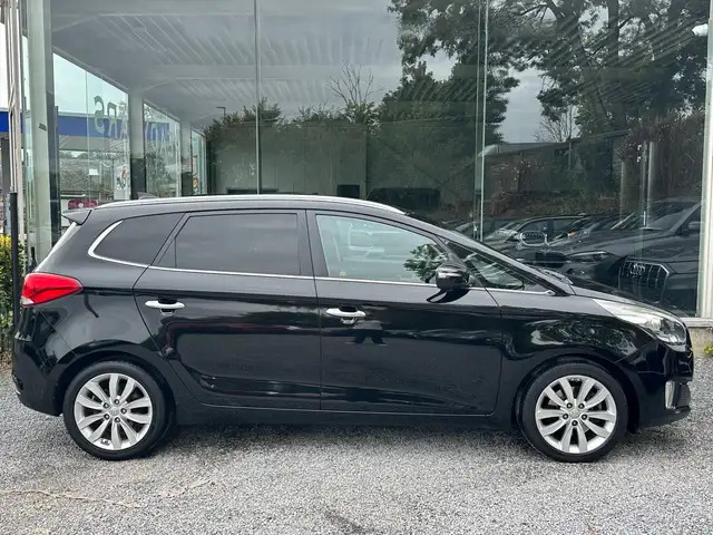 Kia Carens view 2
