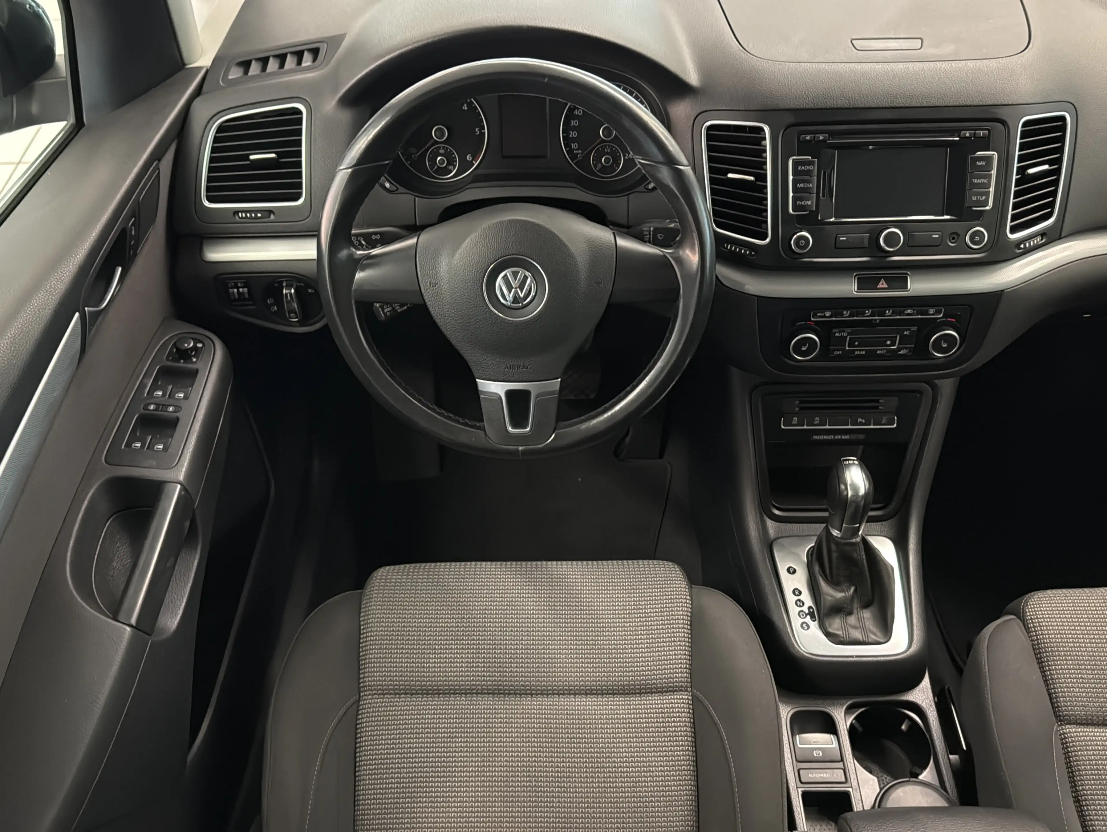 Volkswagen Sharan 2.0 Comfortline BMT|7Sitzer|Navi|PDC| — photo 9