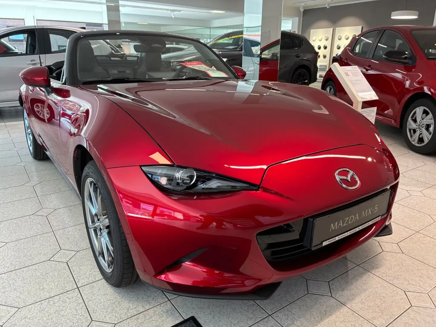 Mazda MX-5 SKYACTIV-G 132 Exclusive-Line Rood - 1