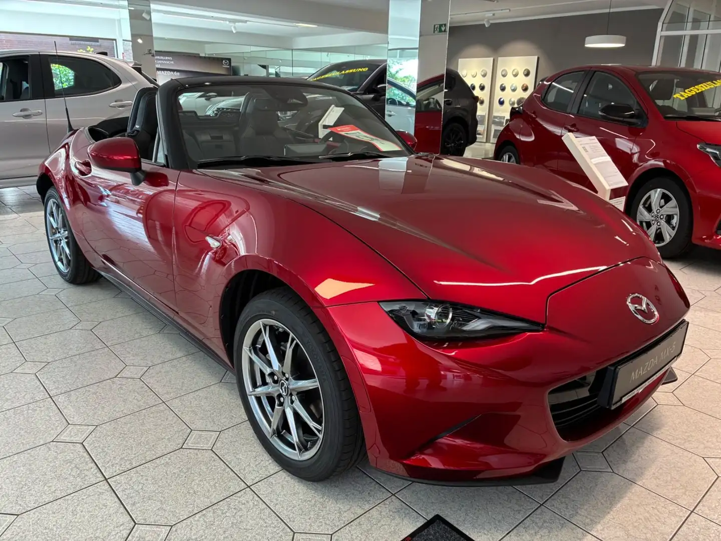 Mazda MX-5 SKYACTIV-G 132 Exclusive-Line Rood - 2