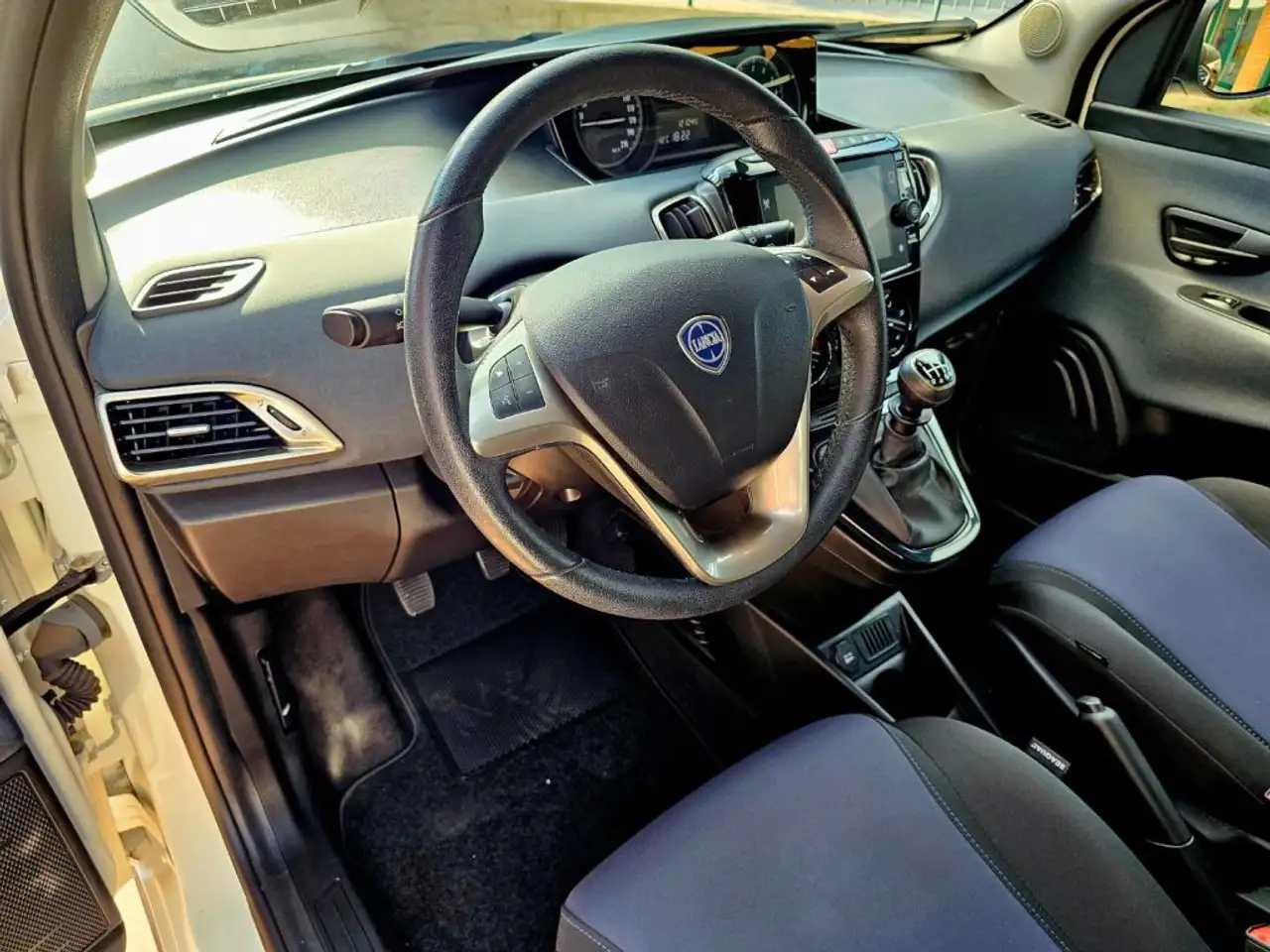 Lancia Ypsilon 2022 — фото 9