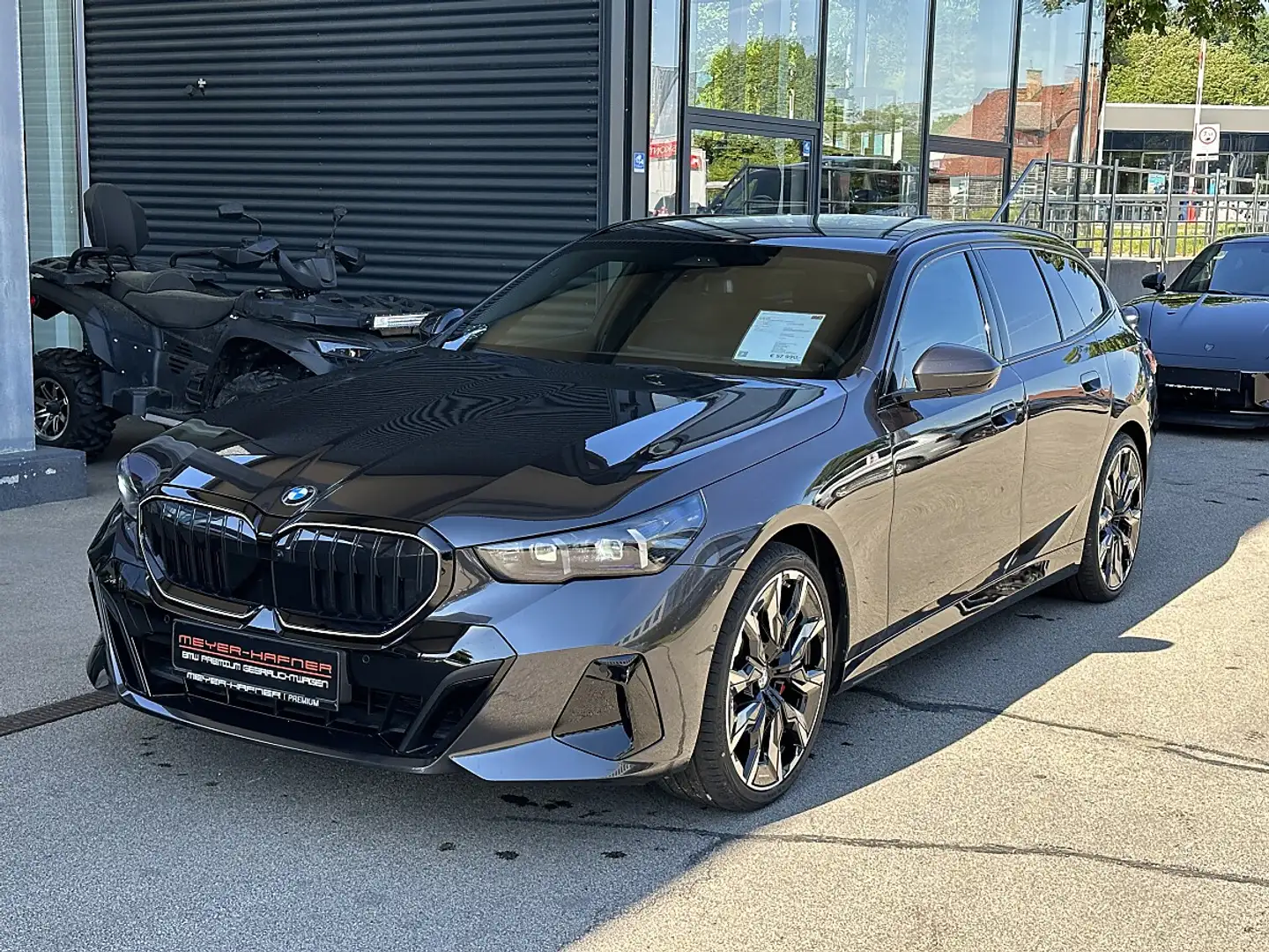 BMW 520 i Touring M-Sportpaket PRO Aut. / AHK / Pano / ... Grau - 1