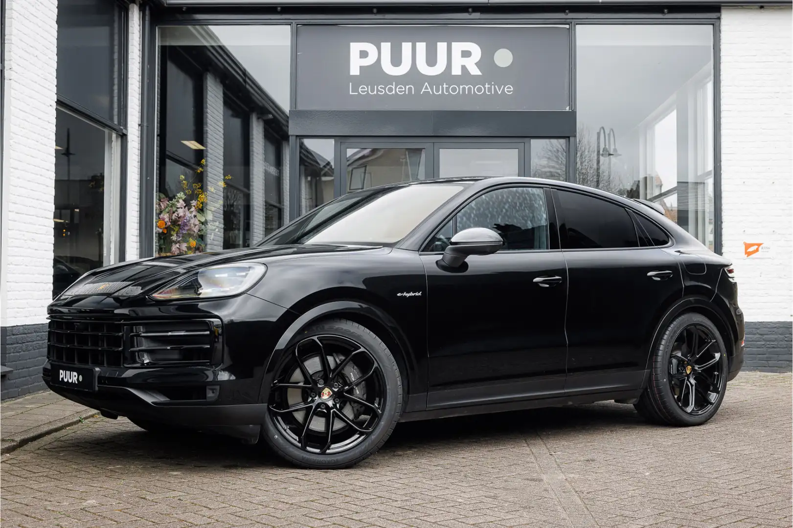 Porsche Cayenne Coupé 3.0 E-Hybrid Sport Chrono Passenger Display Černá - 1