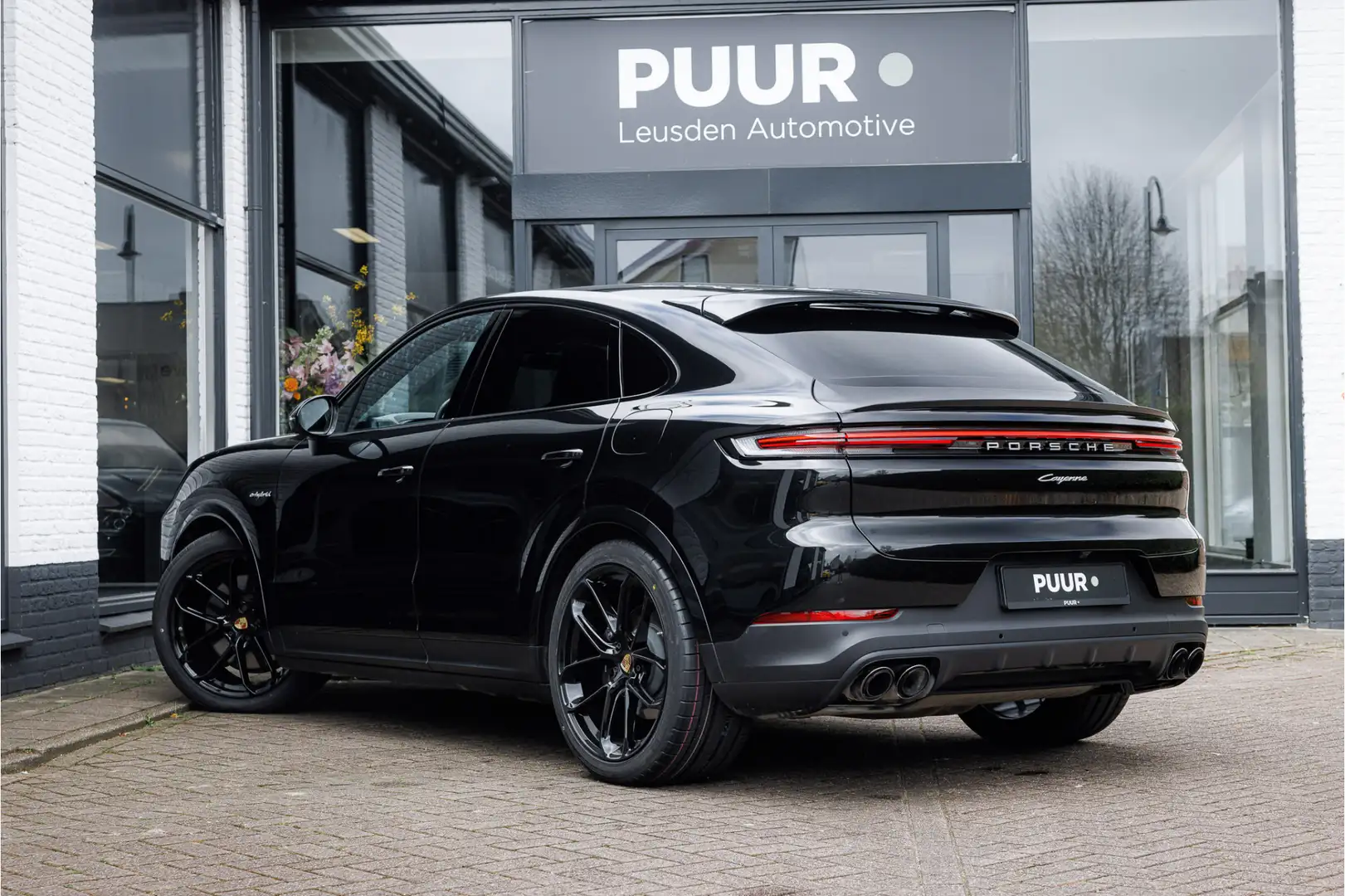 Porsche Cayenne Coupé 3.0 E-Hybrid Sport Chrono Passenger Display Černá - 2