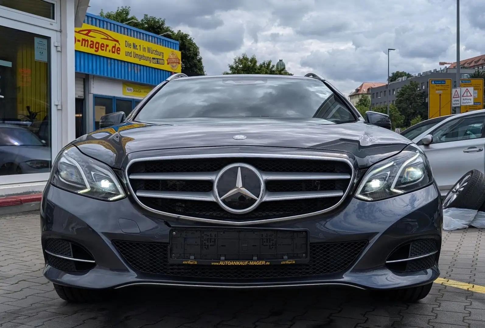 Mercedes-Benz E 220 4Mat Avantgarde*SD*ACC*LED*SH*RKam*AHK*H&K Grey - 2