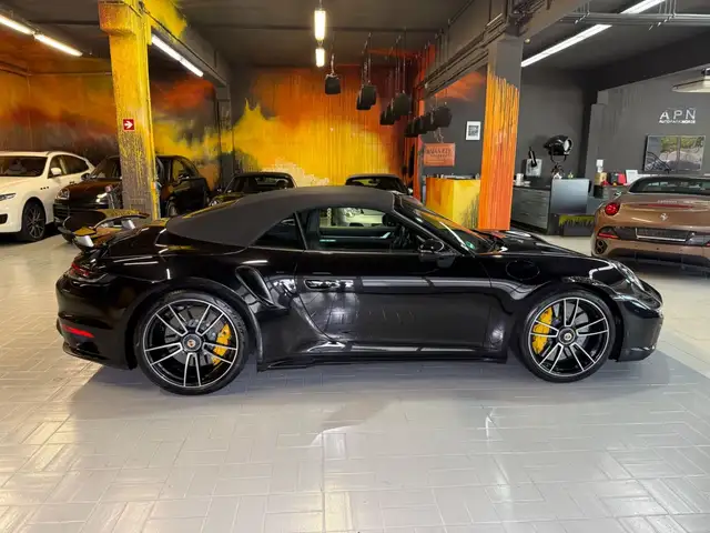 Porsche 911 view 8