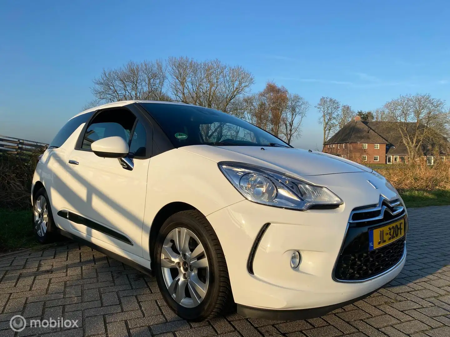 Citroen DS3 1.2 PureTech So Chic Wit - 2