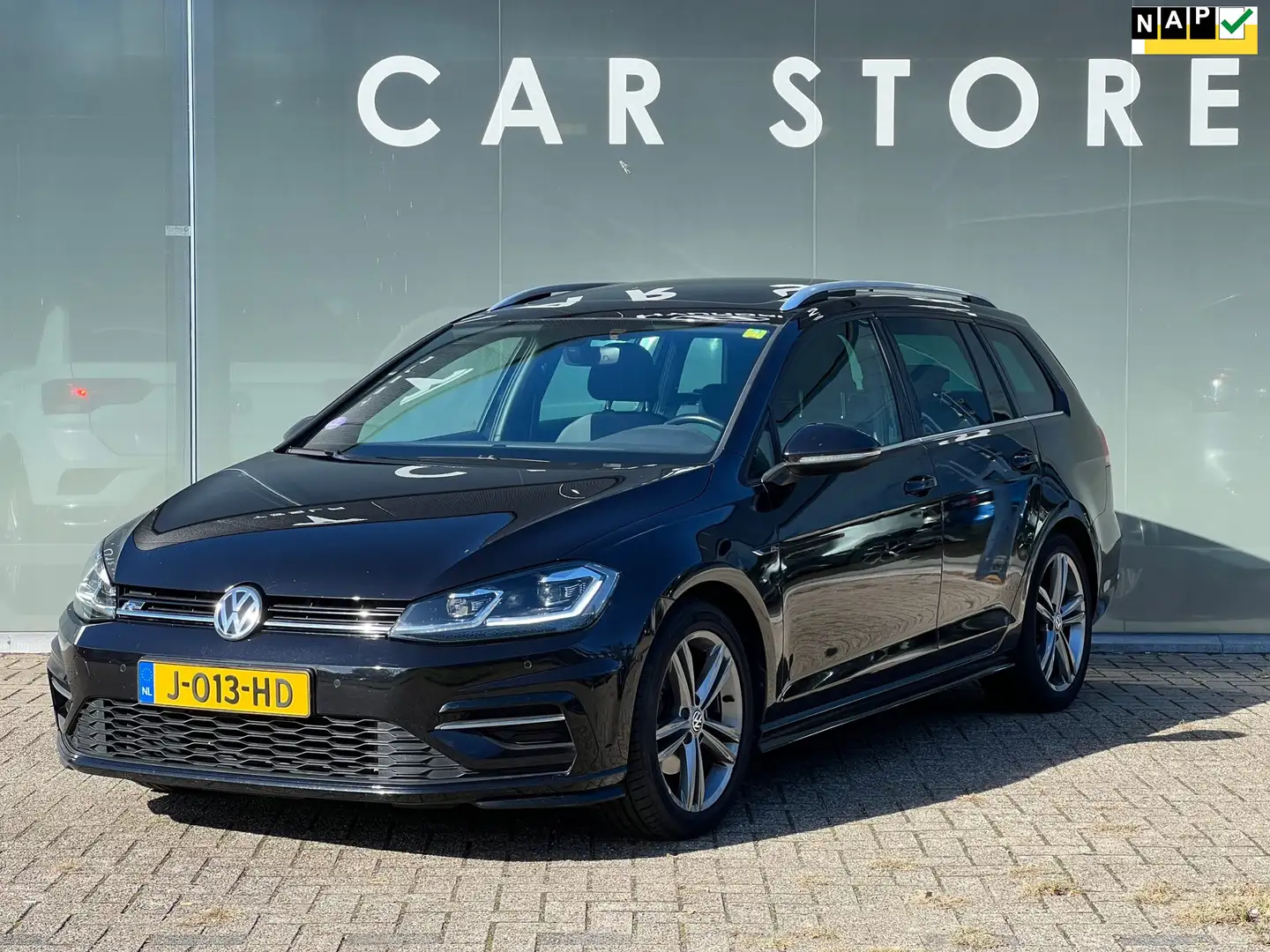 Volkswagen Golf Variant 1.5 TSI DSG Highline R-LINE PANORAMADAK Zwart - 1