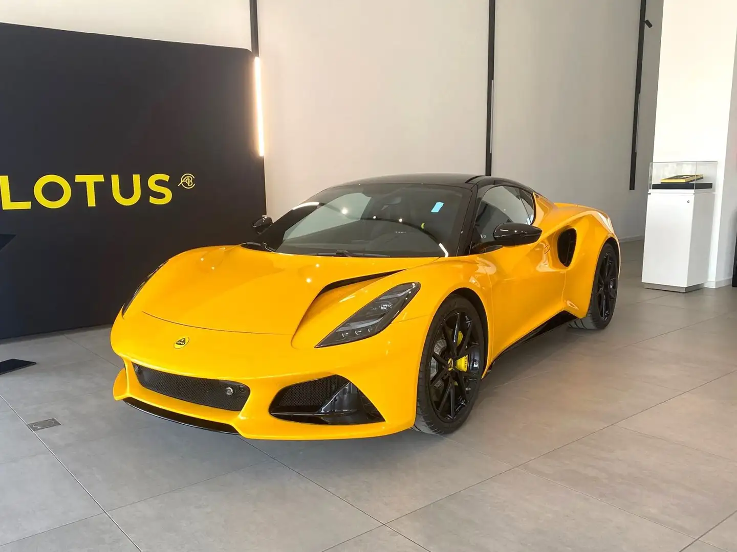 Lotus Emira 2.0L I4 Turbocharged 360 CV Automatica First Edit Galben - 1