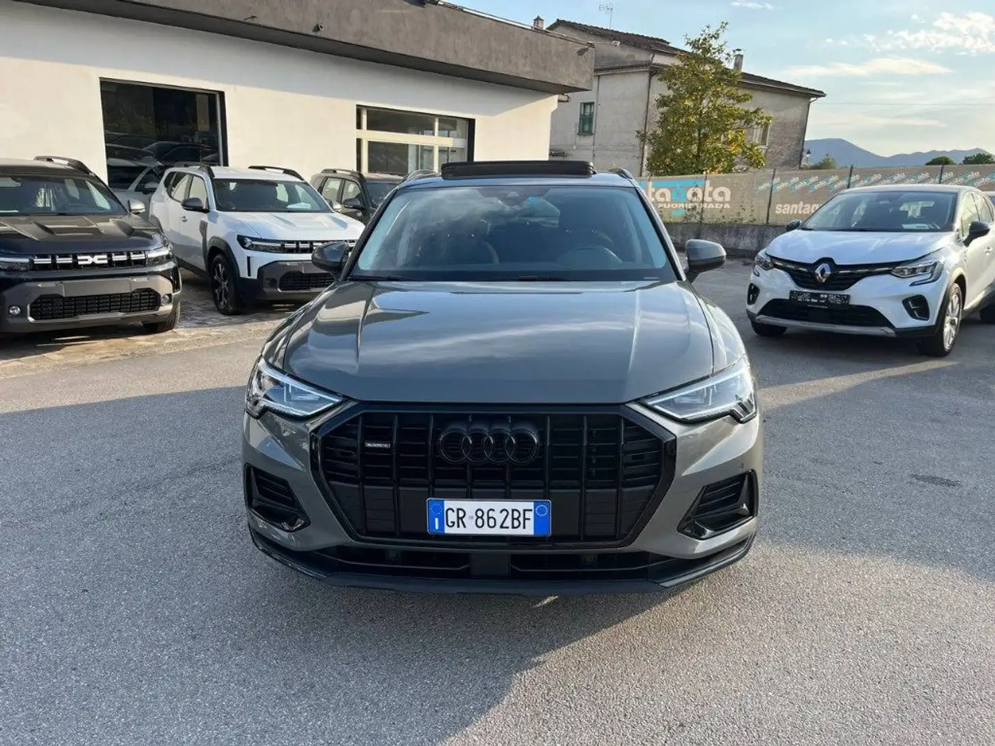Audi Q3 35 TDI quattro Business Advanced Grijs - 1