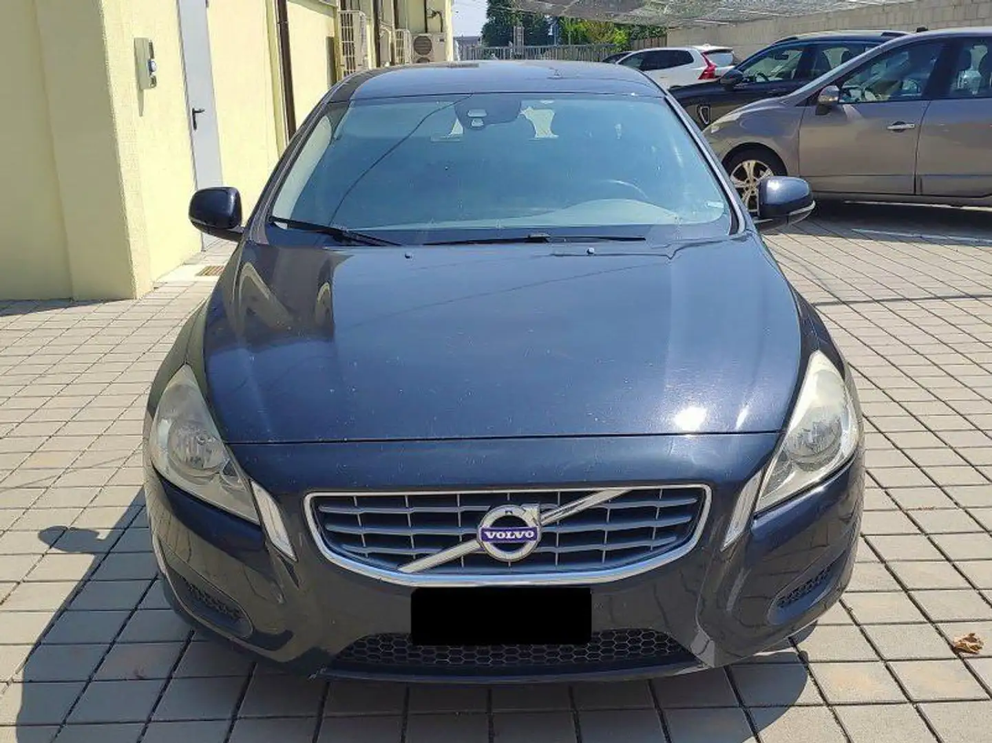 Volvo V60 2.0 d3 Momentum 136cv Geartronic Nero - 2