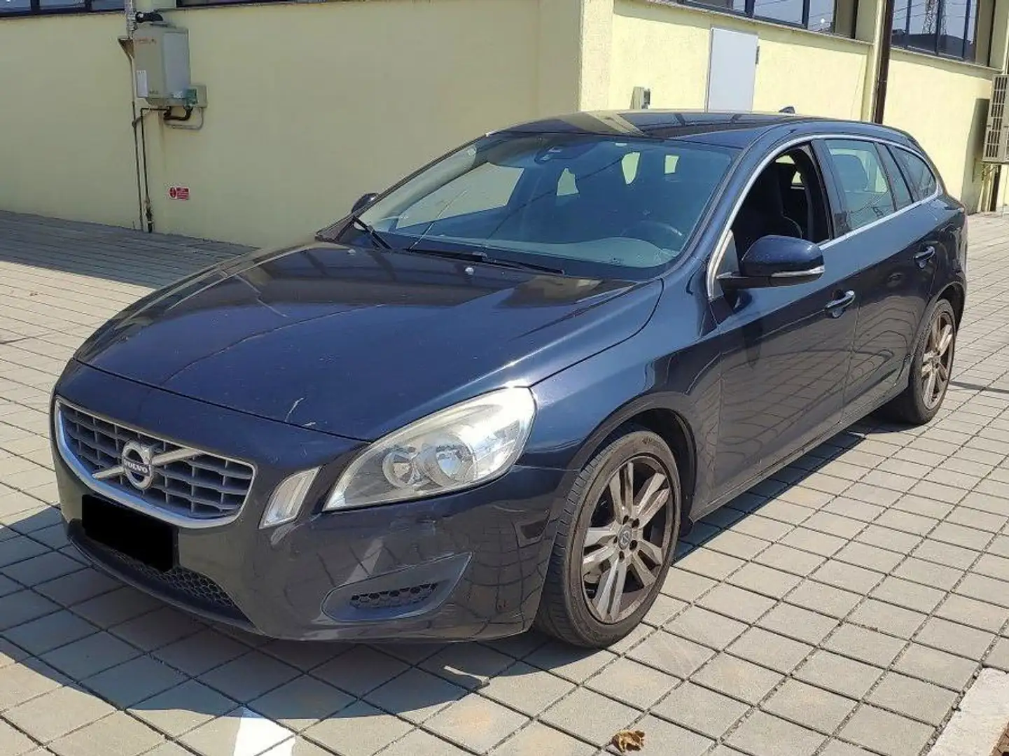 Volvo V60 2.0 d3 Momentum 136cv Geartronic Nero - 1