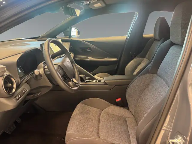 Toyota C-HR view 10