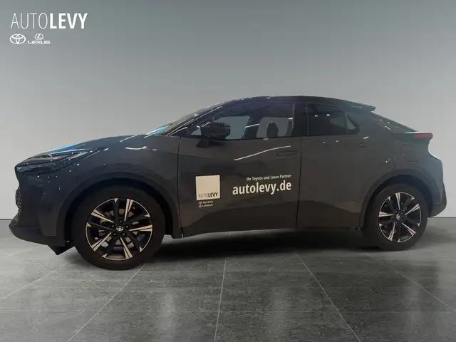 Toyota C-HR view 3