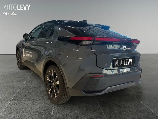 Toyota C-HR view 4