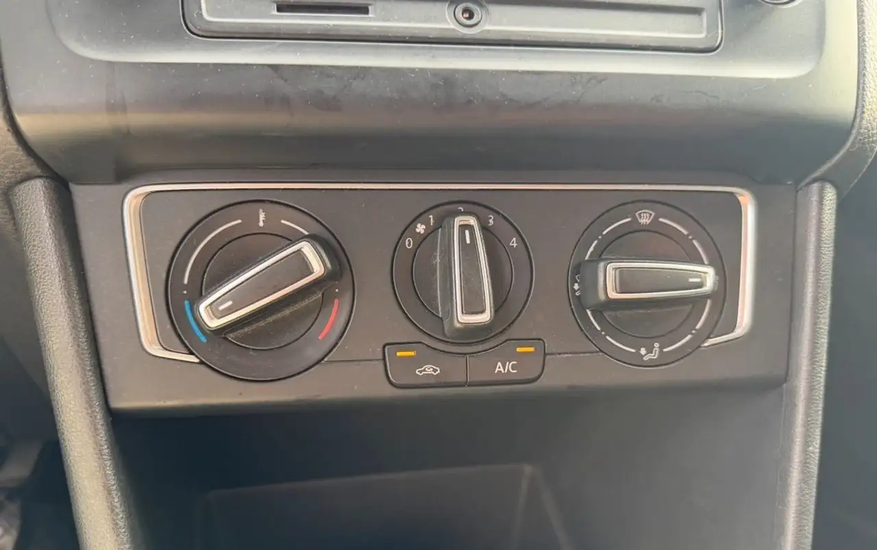Volkswagen Polo Citadine 5 portes — photo 23