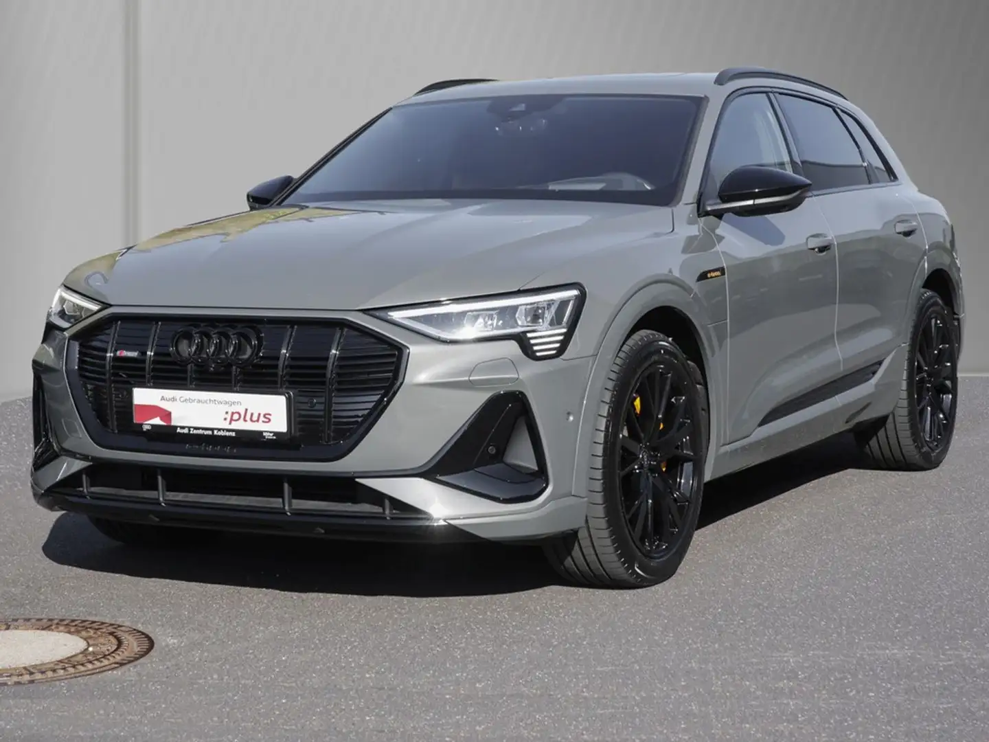 Audi e-tron 55 S line black Matrix Panorama B&O ACC Grau - 2