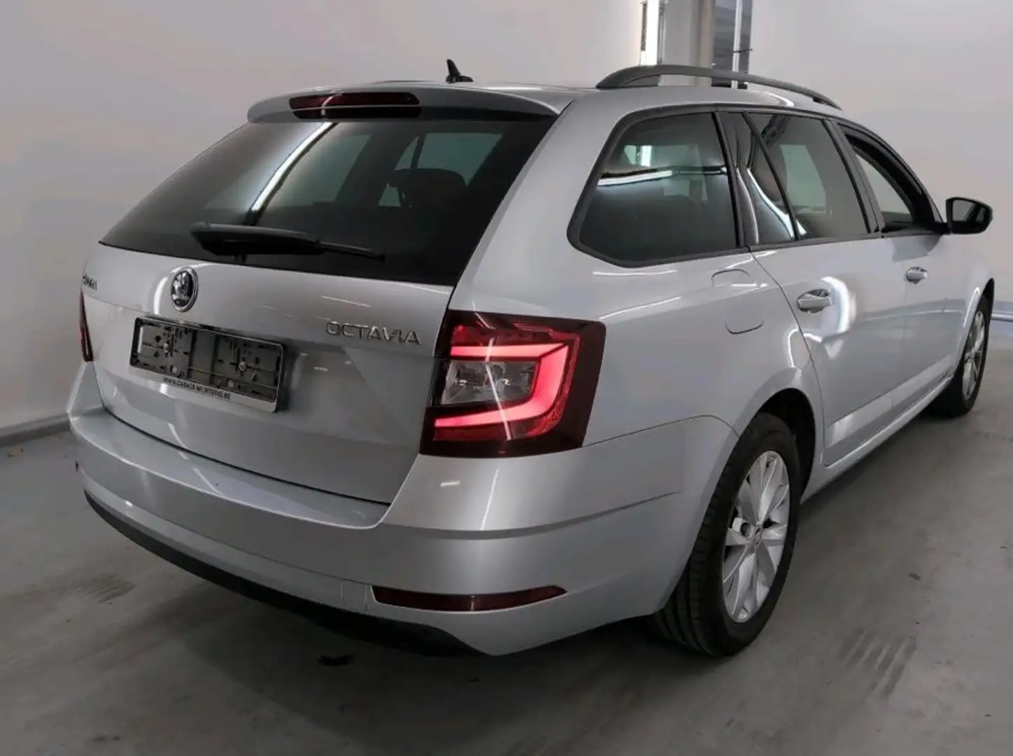 Skoda Octavia Octavia Combi 2.0 TDI DSG Style Argent - 2