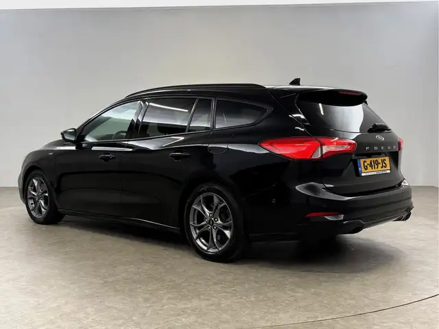Ford Focus view 3