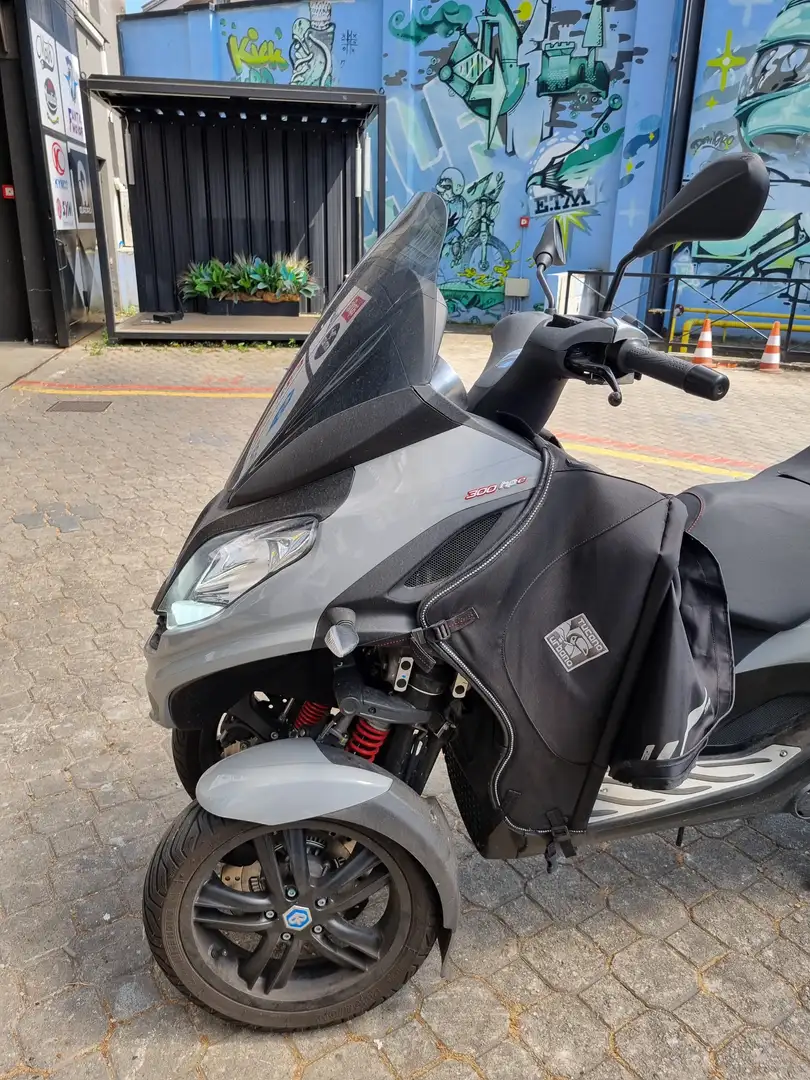 Piaggio MP3 300 Hpe Sport ABS Серый - 2