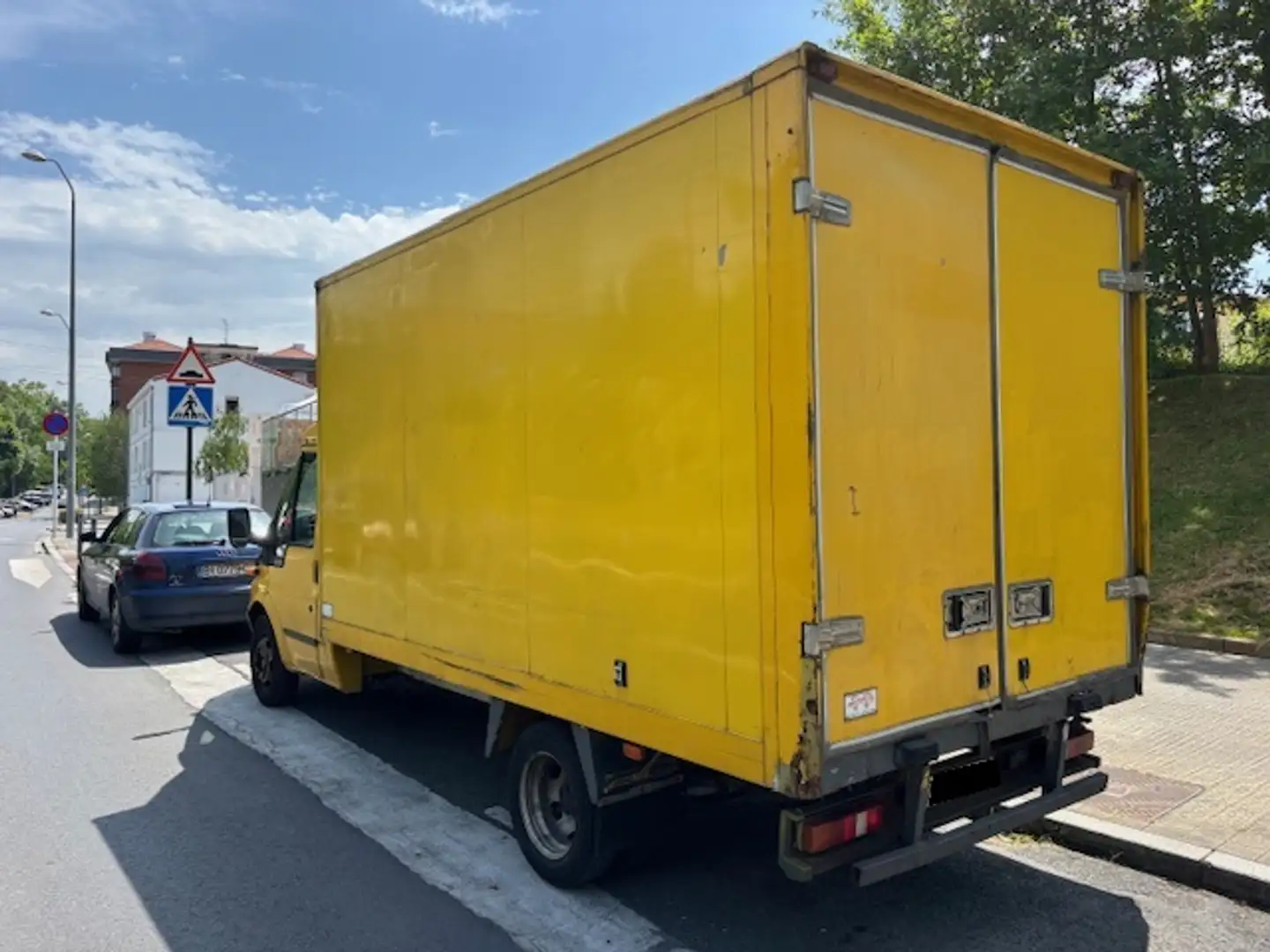 Ford Transit FT 350EL Chas Cabina Doble DR 135 Amarillo - 2
