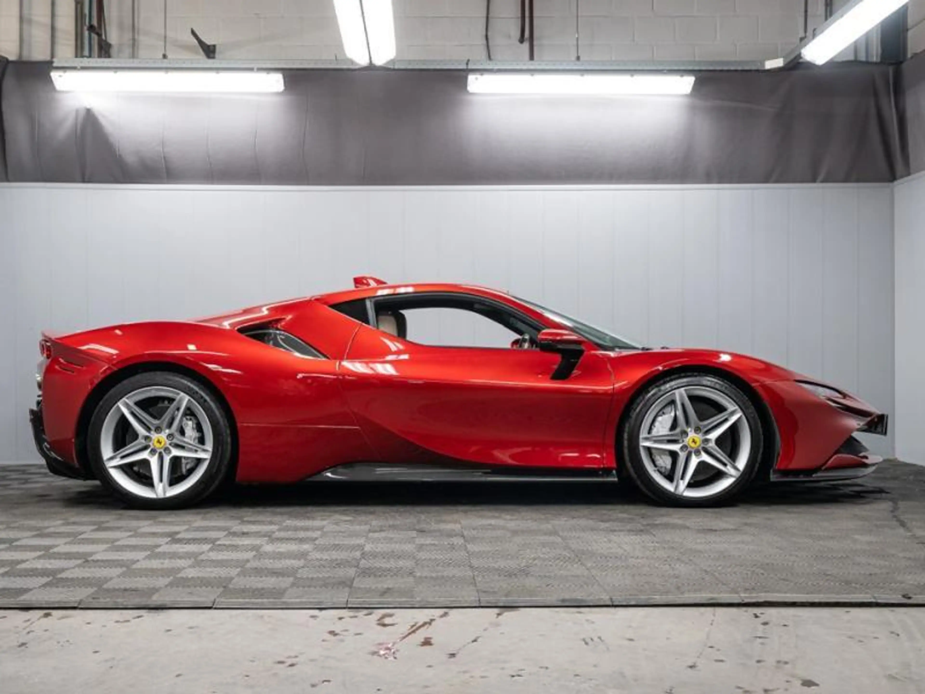 Ferrari SF90 Stradale — photo 2