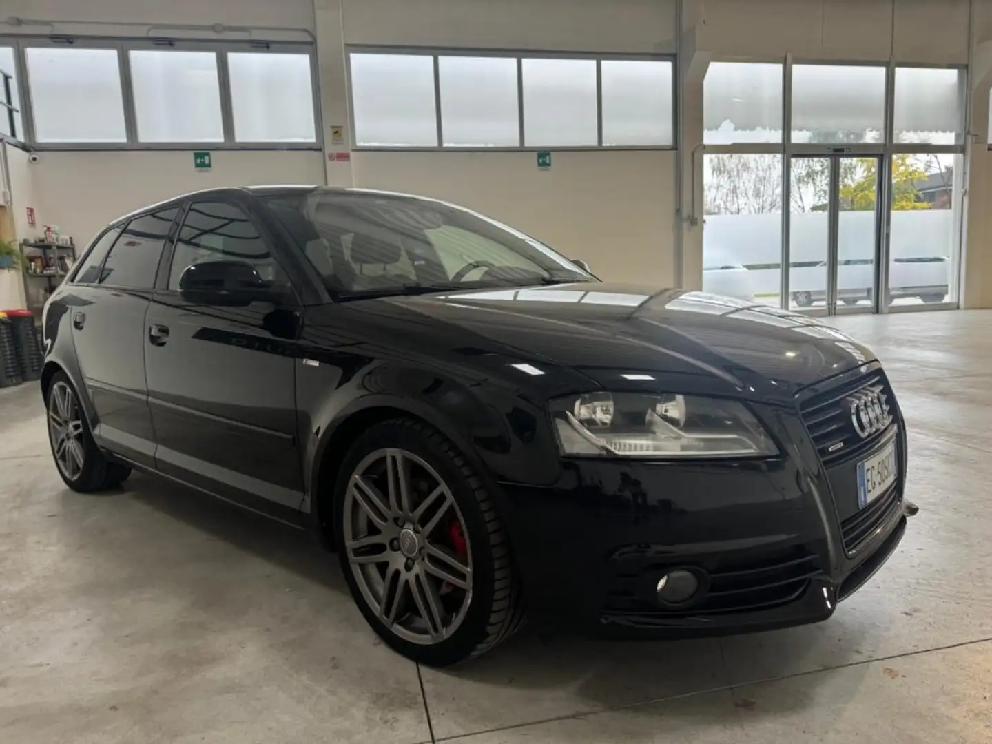 Audi A3 SPB 2.0 16V TFSI quattro S tronic Ambition Zwart - 2