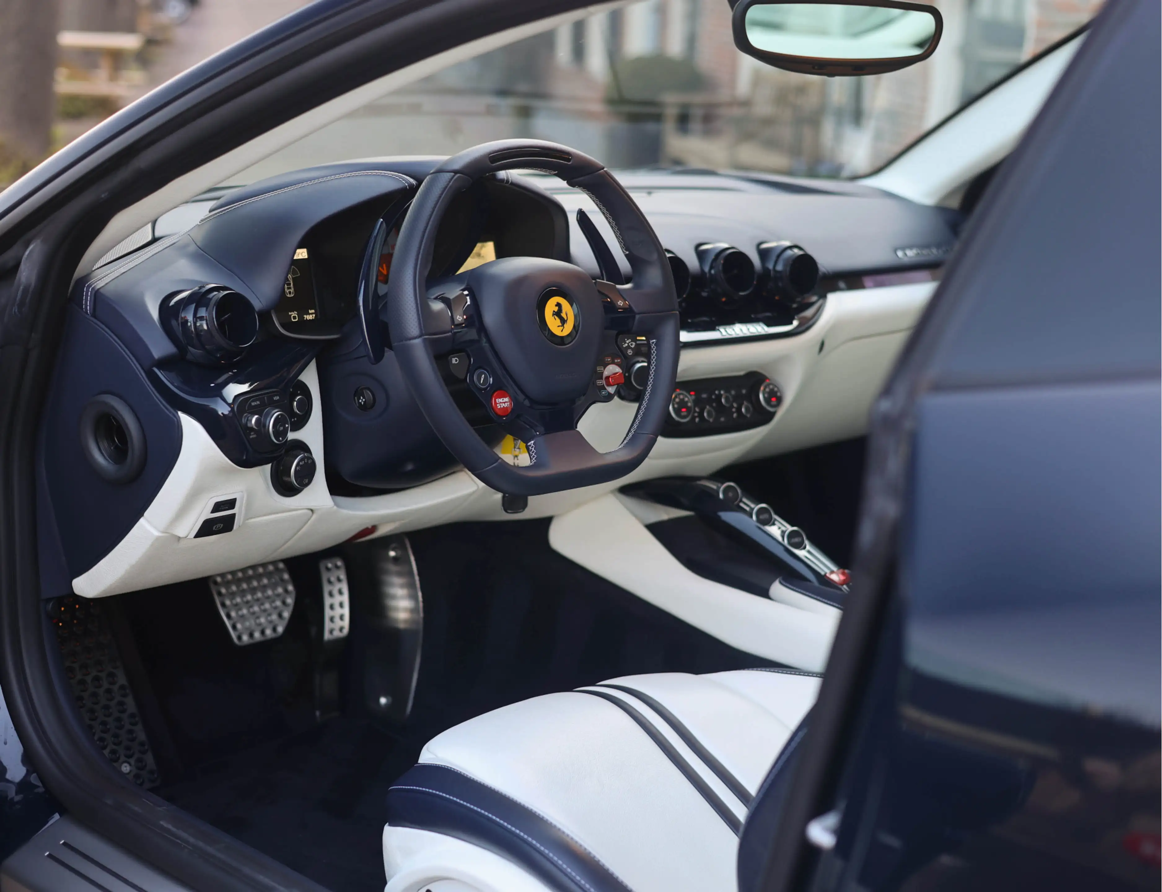 Ferrari F12 6.3 Berlinetta HELE | Tailor Made - Blu Pozzi - Hi — photo 44