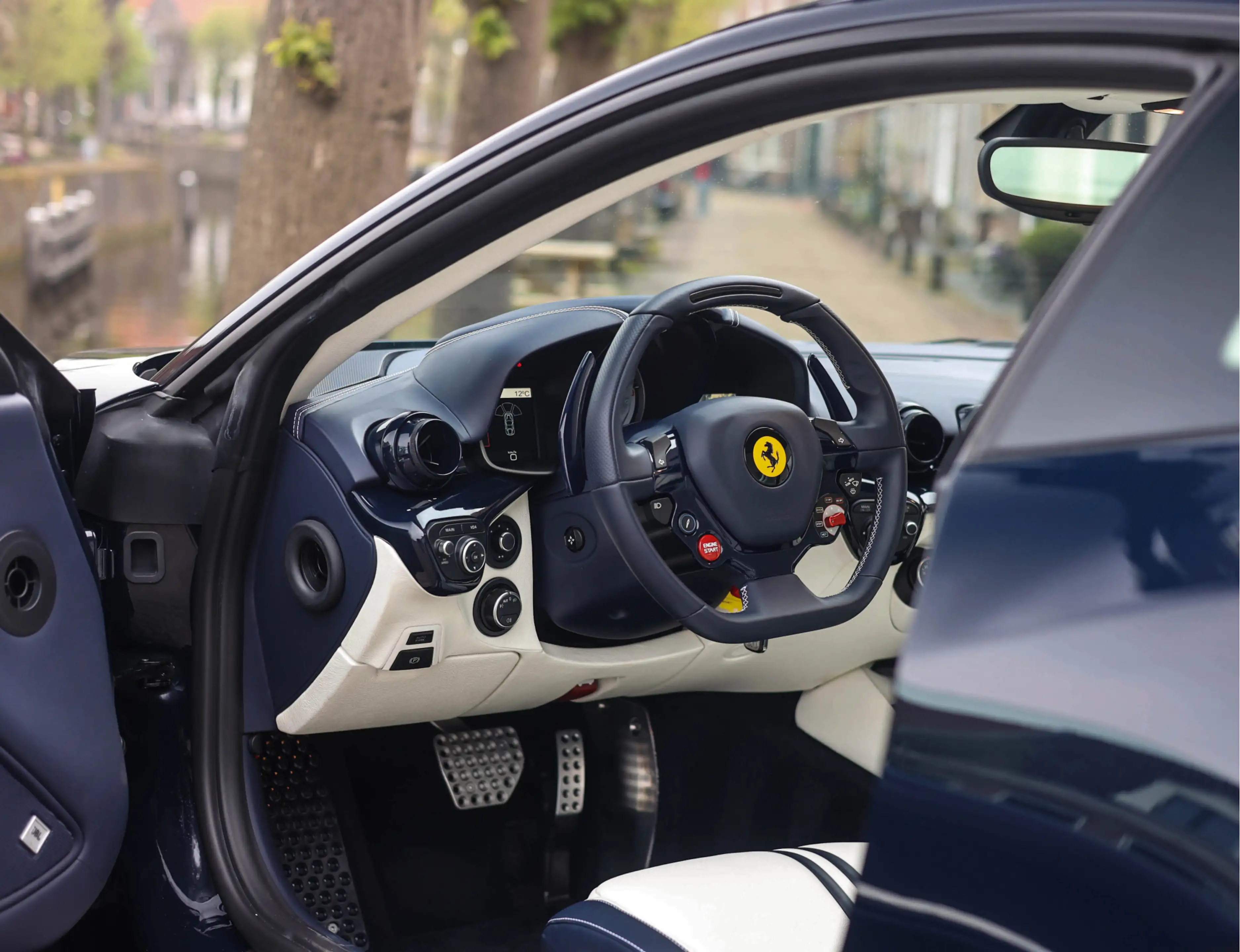 Ferrari F12 6.3 Berlinetta HELE | Tailor Made - Blu Pozzi - Hi — photo 4