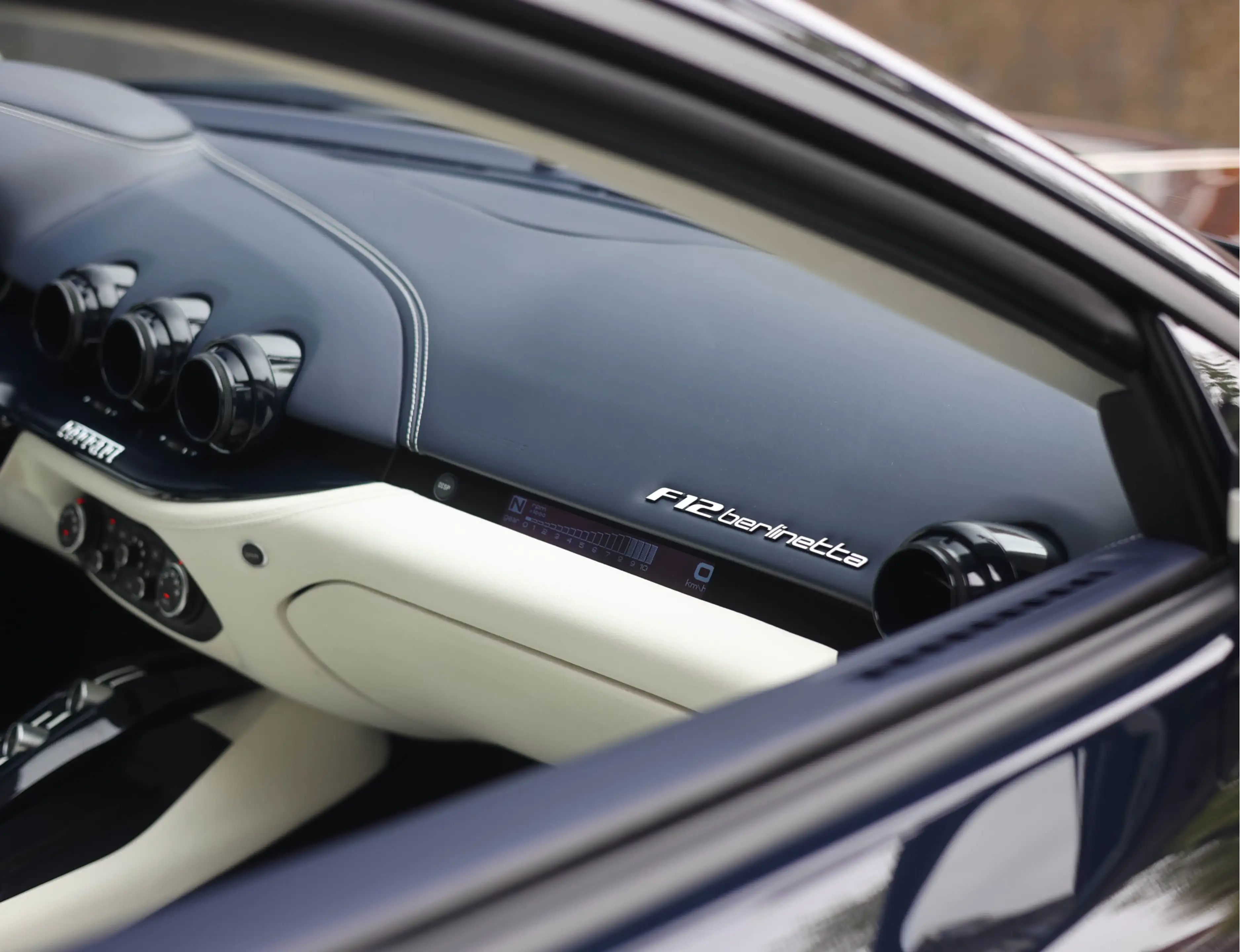 Ferrari F12 6.3 Berlinetta HELE | Tailor Made - Blu Pozzi - Hi — photo 38