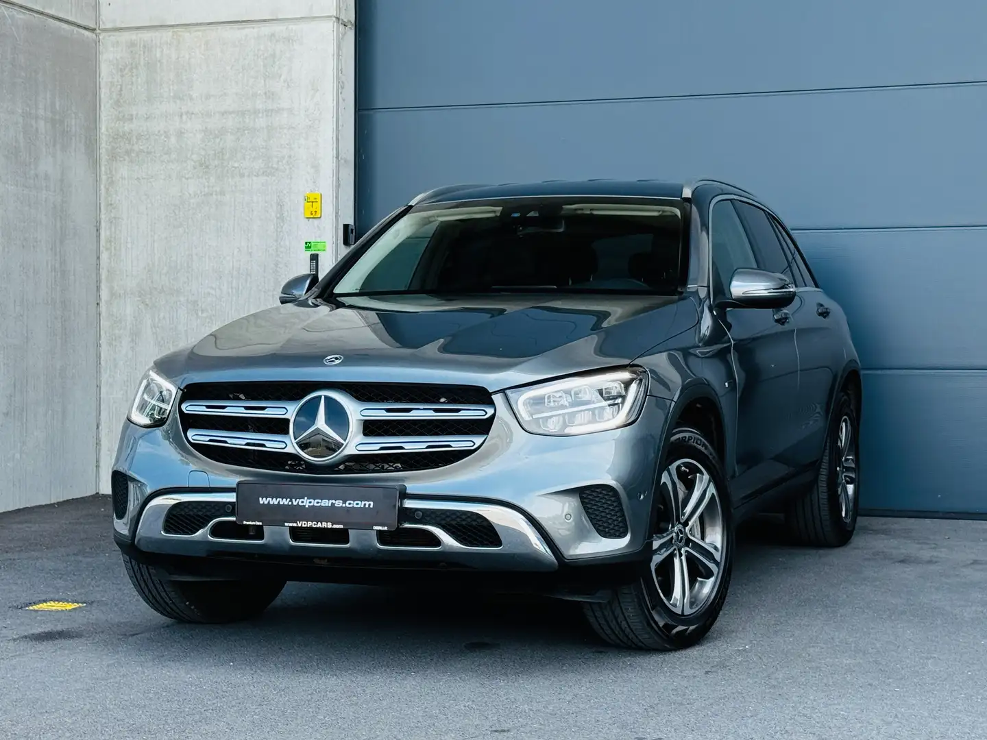 Mercedes-Benz GLC 300 e 4-Matic AVANTGARDE CAMERA MBUX CRUISE STANDVERW. Gris - 2