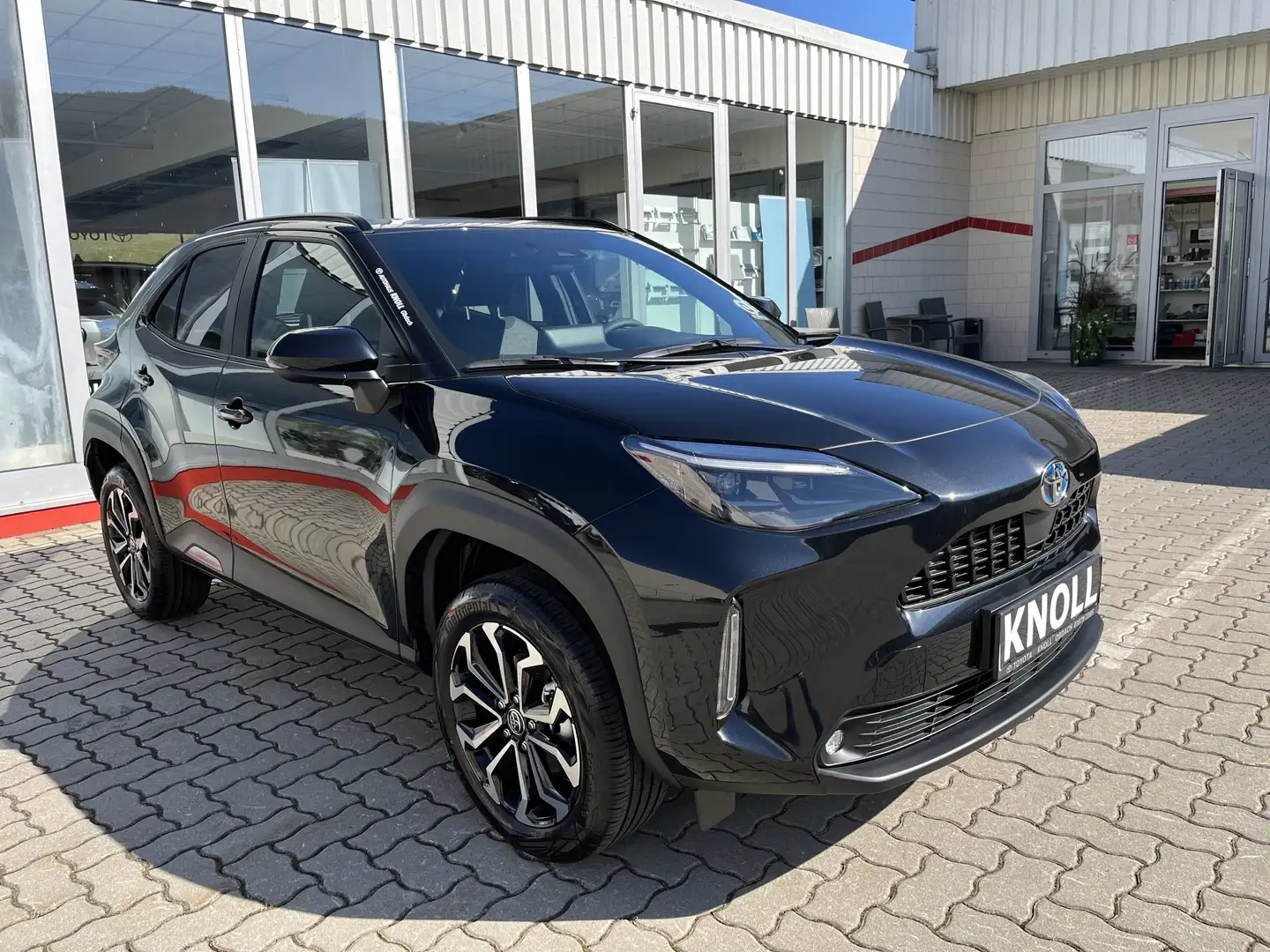 Toyota Yaris Cross Hybrid FWD Active Drive Safetypaket kostenlos Schwarz - 1