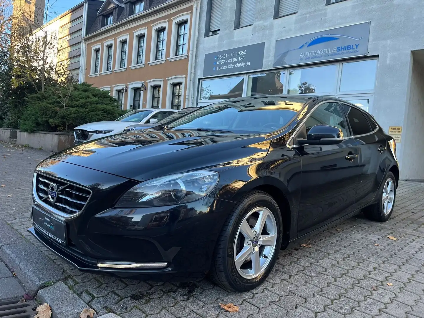 Volvo V40 D3 Euro6, Summum Navi, Xenon Noir - 1