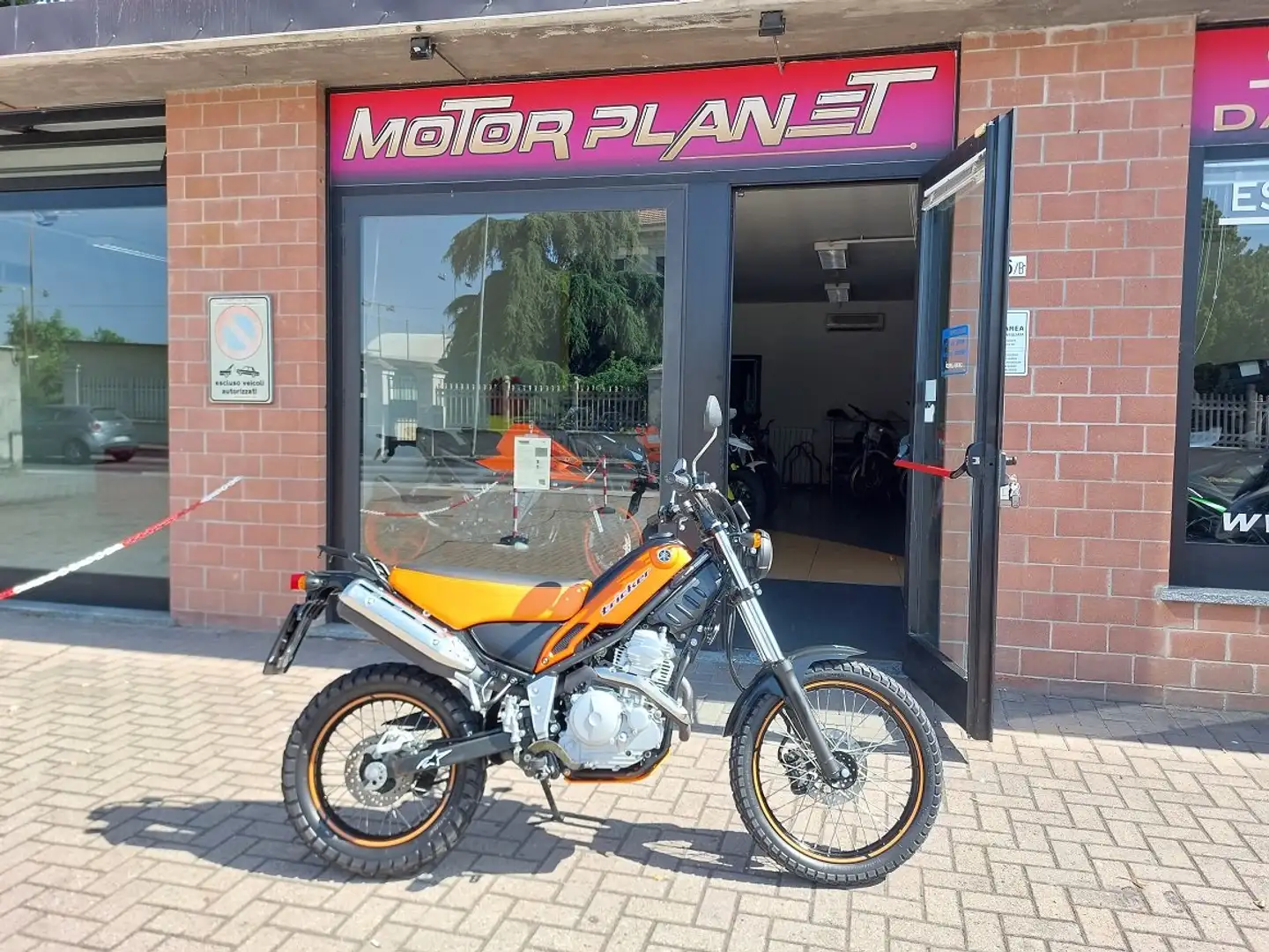 Yamaha Tricker Oranje - 1